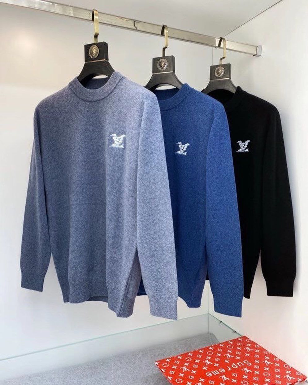 Buy Crewneck Sweatshirt Pallets | 300 pieces at $800 6 Buy Crewneck Sweatshirt Pallets