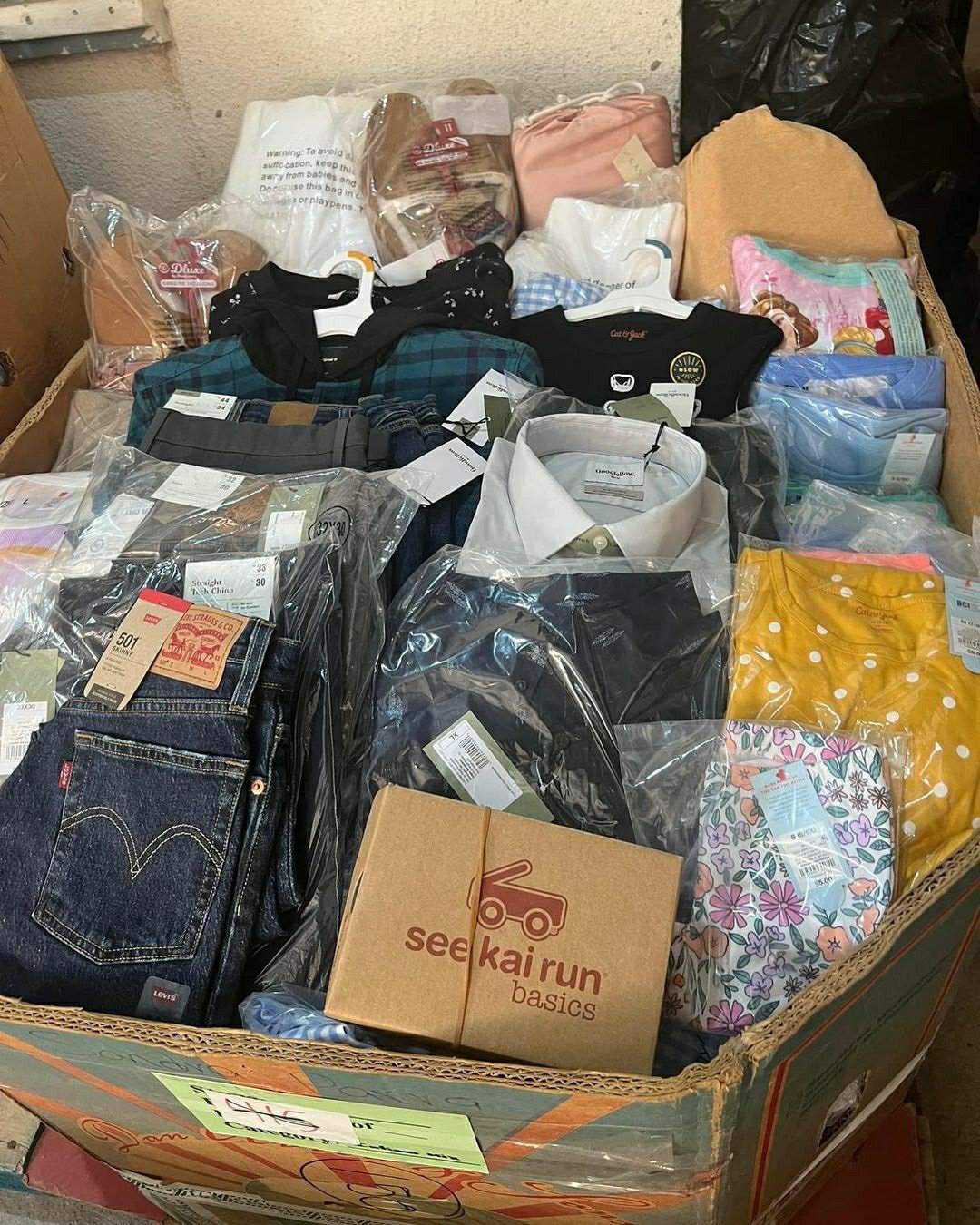 Men/ Women clothes - Pallets Liquidation 1 Men/ Women clothes - Pallets Liquidation
