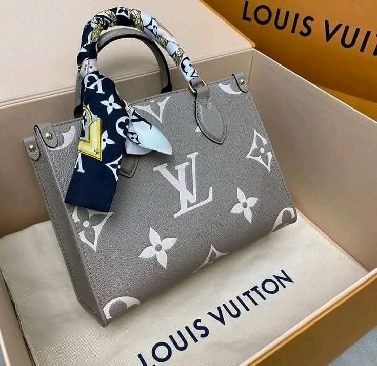 Buy Louis Vuitton Liquidation Pallets (30?120 pieces per pallet-$900) 5 Buy Louis Vuitton Liquidation Pallets (30?120 pieces per pallet-$900) - Image 5